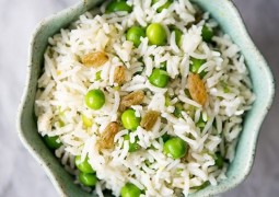 Салат с рисом, горошком и мятой