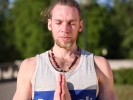 Денис Князев. Практика Сурья Намаскар с усложнениями