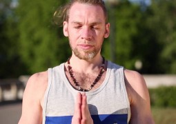 Денис Князев. Практика Сурья Намаскар с усложнениями