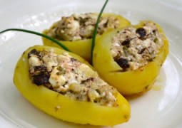Картофель, фаршированный сыром фета и оливками