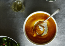 Морковный суп с соусом кешью
