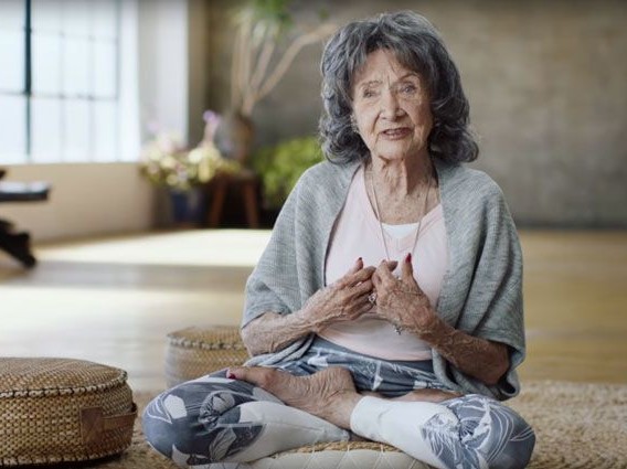 Тао Порчон-Линч. Секреты 100-летней преподавательницы йоги