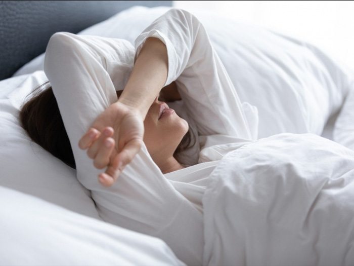 Как быстро заснуть в условиях постоянной тревоги: советы психолога